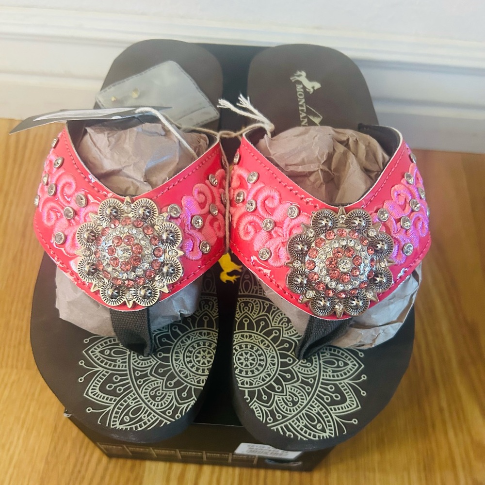 Montana West Flip Flops size 6